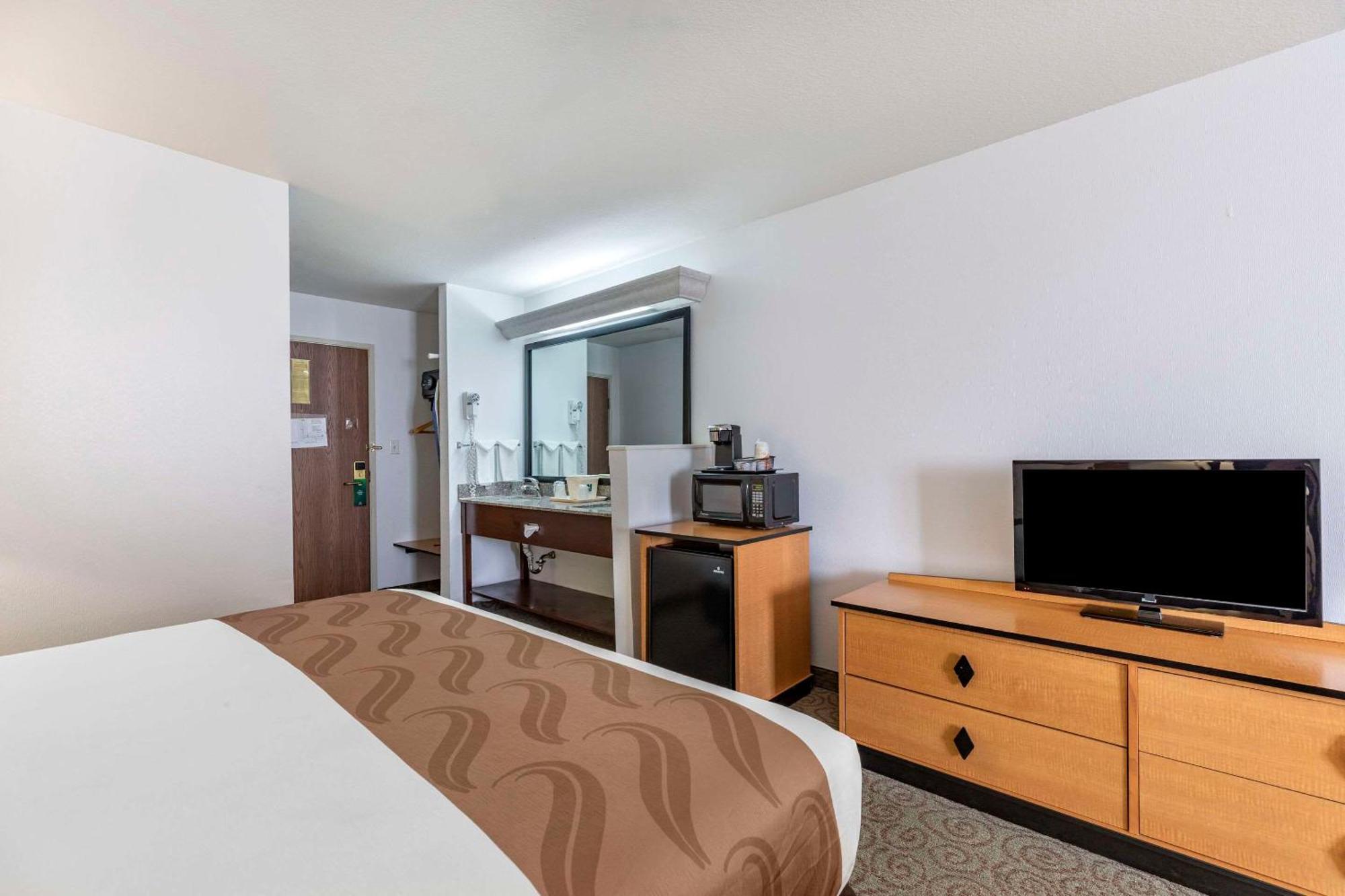 אורורה Quality Inn & Suites Denver Airport - Gateway Park מראה חיצוני תמונה