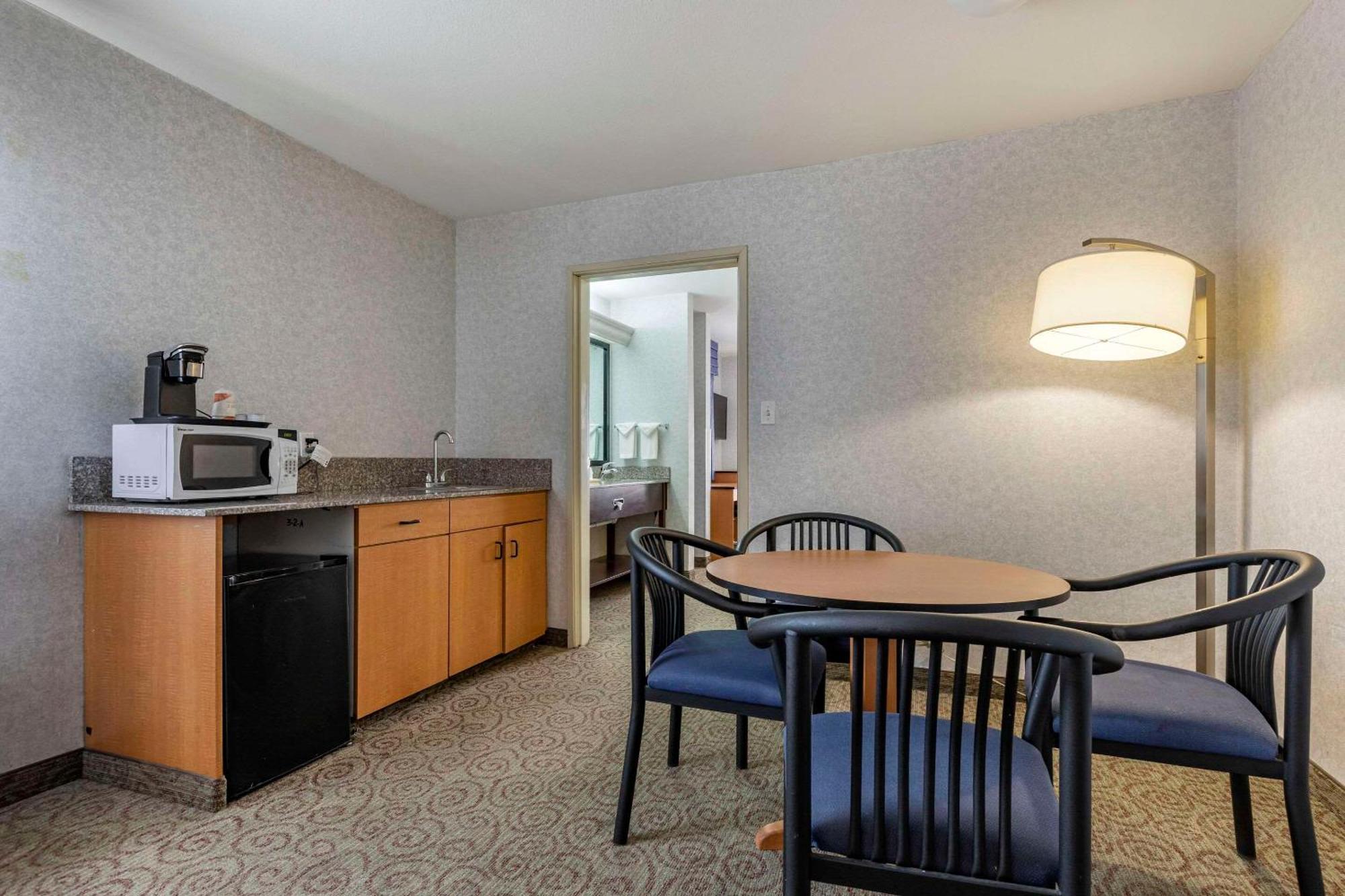 אורורה Quality Inn & Suites Denver Airport - Gateway Park מראה חיצוני תמונה